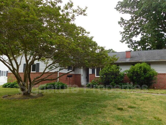 Building Photo - 13420 Crest Cir