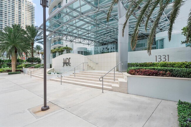 Building Photo - 1331 Brickell Bay Dr