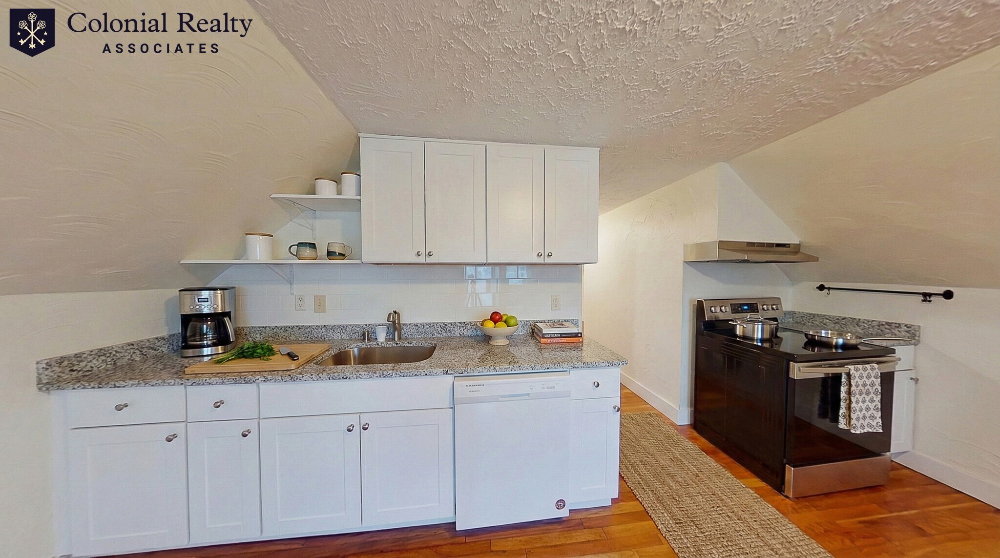 Building Photo - 174 Cushing St