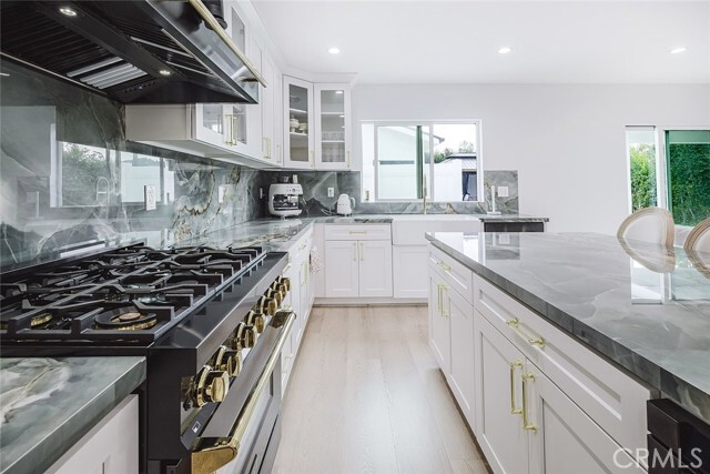 Building Photo - 7306 Farmdale Ave