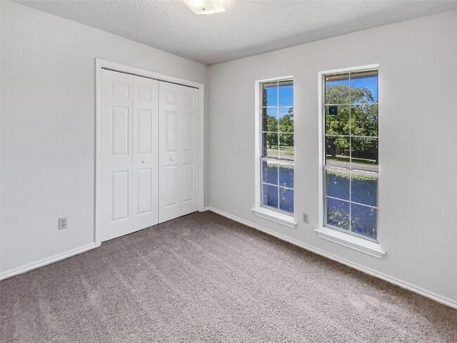 Building Photo - 116 Creekview Dr W