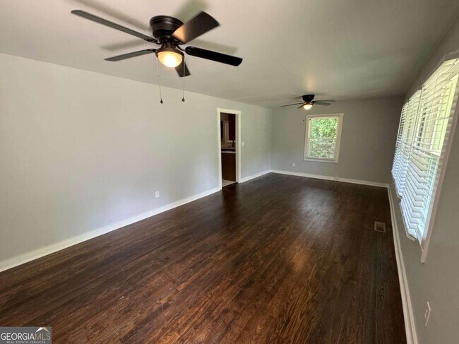 Building Photo - 285 Willow Run