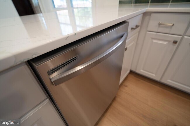 Building Photo - 218 Holly Ave