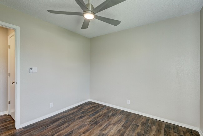 Building Photo - Home Like Living at Apartment Prices
