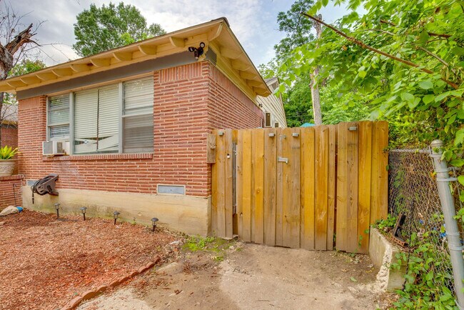 Building Photo - 7244 Piedmont Dr