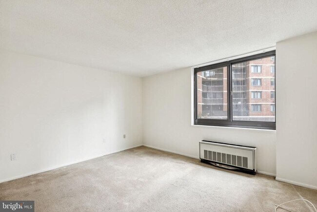 Building Photo - 1420 Locust St