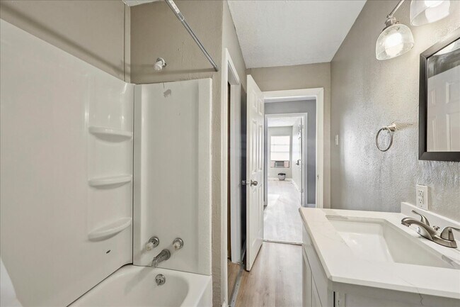 Building Photo - 1010 West Dr