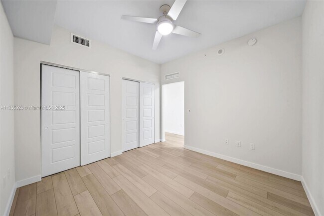 Building Photo - 555 NE 8th St