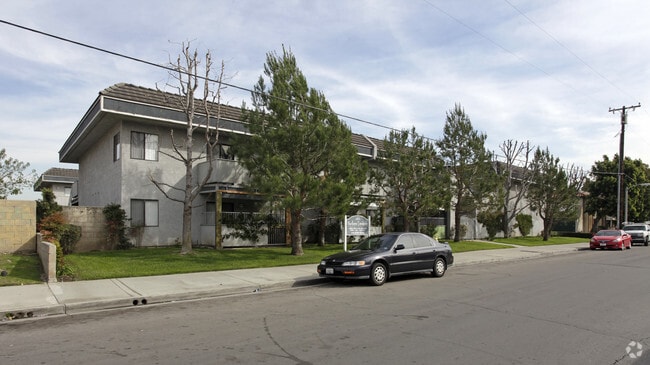 Primary Photo - The Mayflower Townhouse Apartments