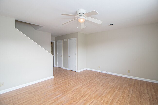 Building Photo - 814-F Golfview Place