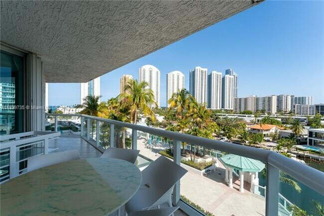 Building Photo - 16500 Collins Ave