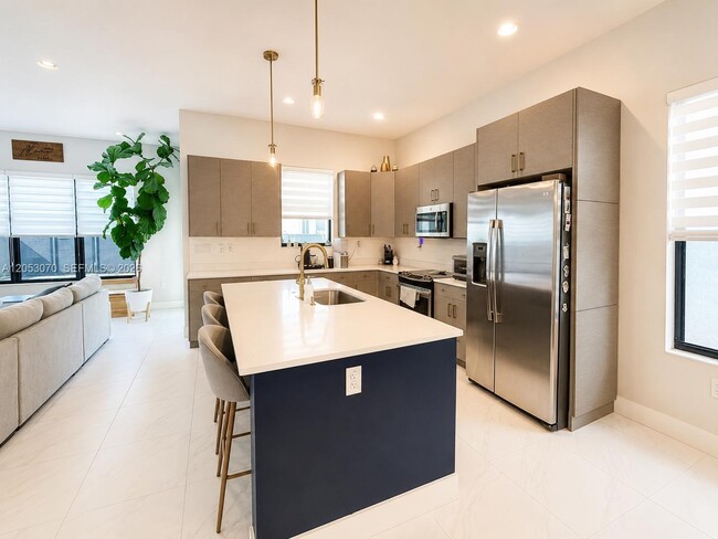 Building Photo - 3258 W 99th Pl