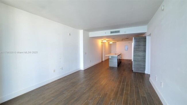 Building Photo - 460 NE 28th St