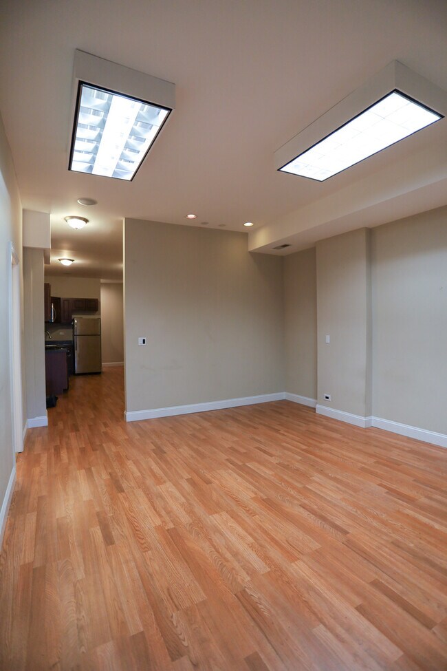 Building Photo - 1582 N Clybourn Ave