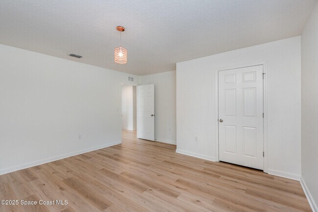 Building Photo - 2675 Falcon Ln