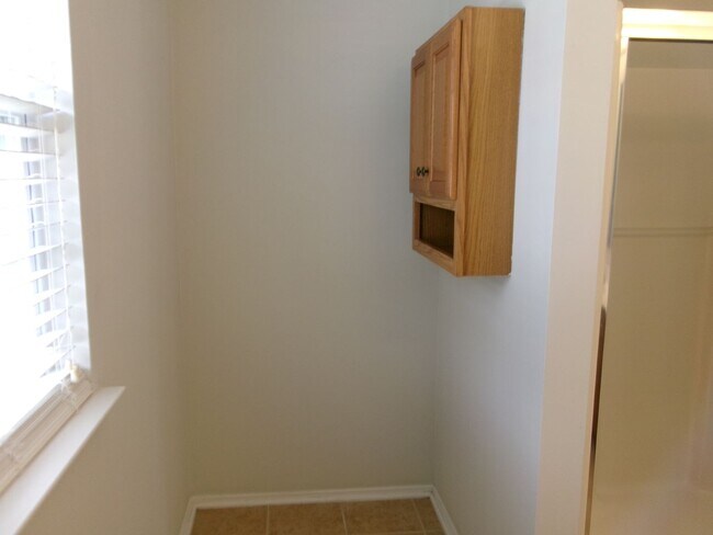 Building Photo - 3 bedroom, 2.5 bath home located in Bellegrove Preserve