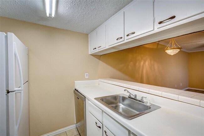 Building Photo - 3121 Park Ln