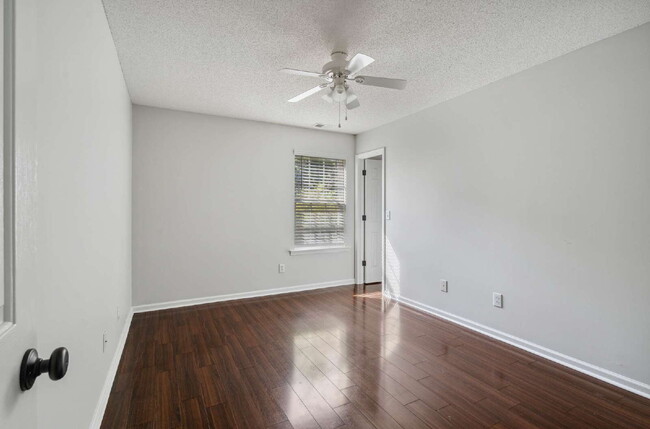 Building Photo - Spacious 4-Bedroom Retreat in Fuquay-Varin...
