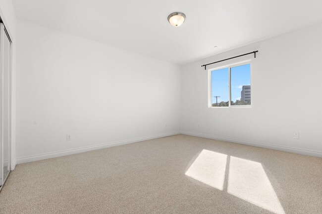 Building Photo - 1534 N Soto St