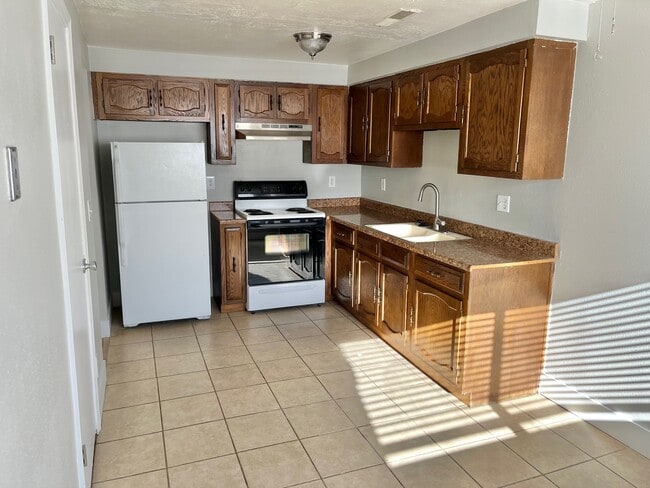 Building Photo - 342 W 4 plex