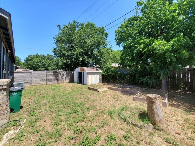 Building Photo - 2400 Berkett Dr