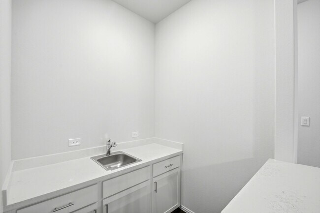 Building Photo - 2106 Villa Flora Ln