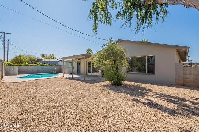 Building Photo - 1274 E Hermosa Dr