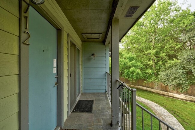 Building Photo - 3204 Menchaca Rd
