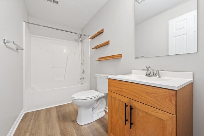 Building Photo - Renovated Split-Level Home in Hope Valley Farms