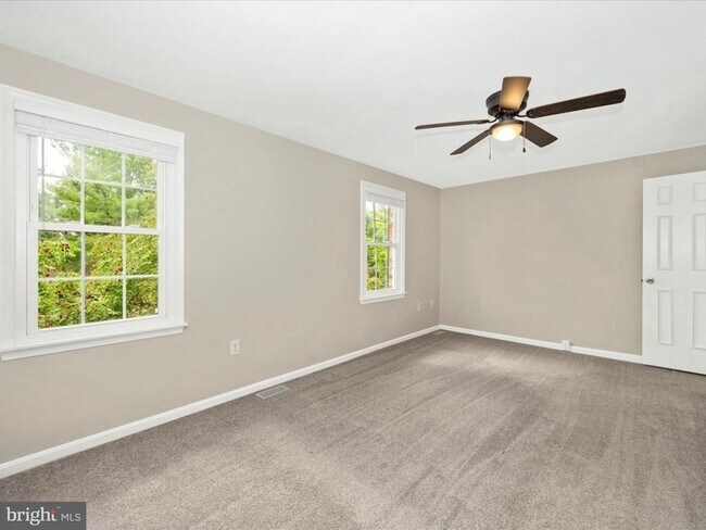 Building Photo - 112 Bracken Ct