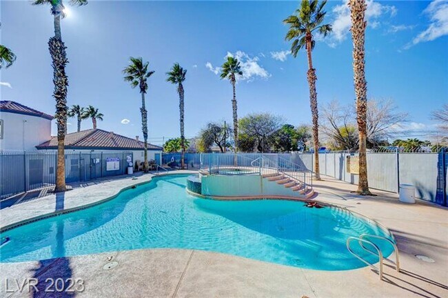 Building Photo - 2 bedroom Condo