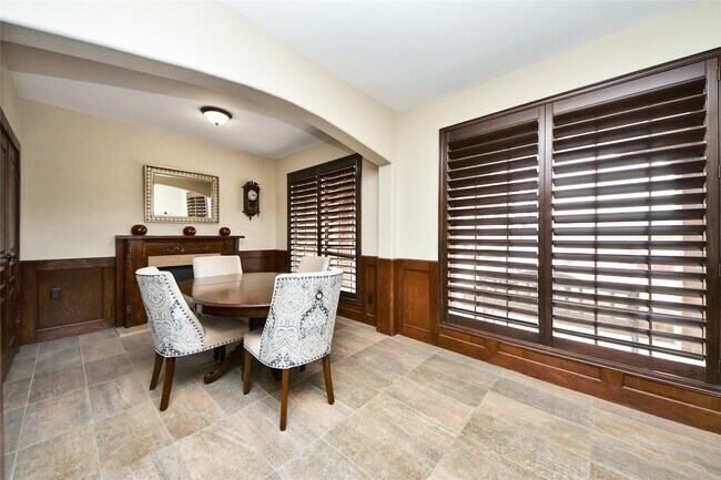 Building Photo - 2400 N Braeswood Blvd