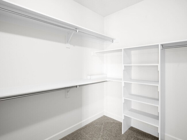 Building Photo - Luxurious Condo in North Orem