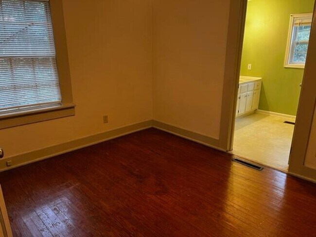 Building Photo - Beautiful 3 Bedroom/2 Bath Home Off Baytree!