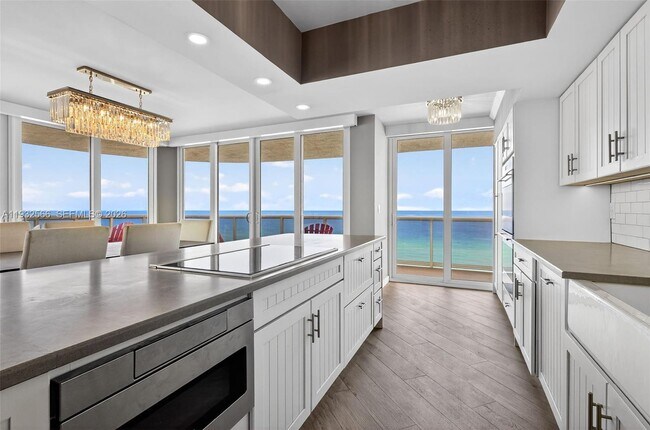 Building Photo - 16711 Collins Ave