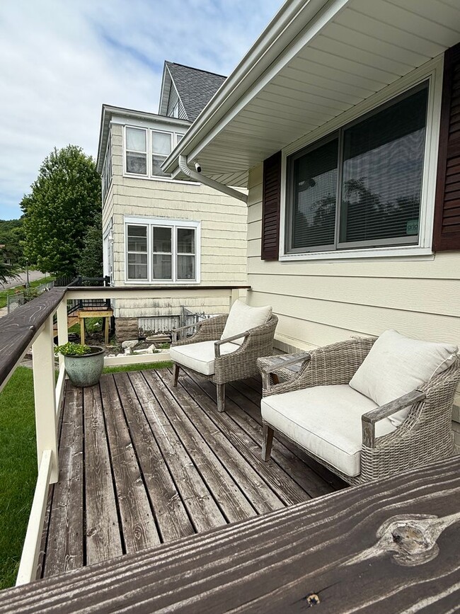 Building Photo - Beautifully Updated 4 Bed 2 Bath St.Paul S...