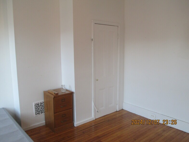 Building Photo - 529 N 35th St