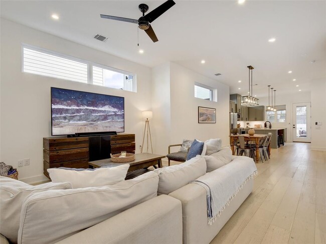 Building Photo - 1411 Cometa St