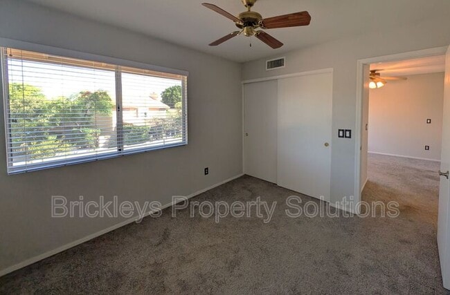 Building Photo - 2340 W Myrtle Dr