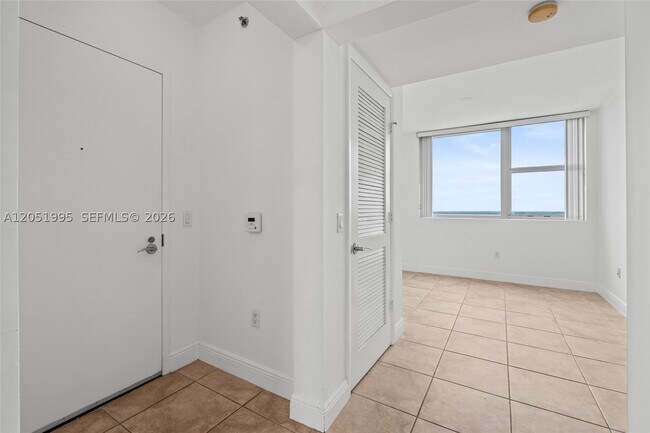 Building Photo - 2681 N Flamingo Rd
