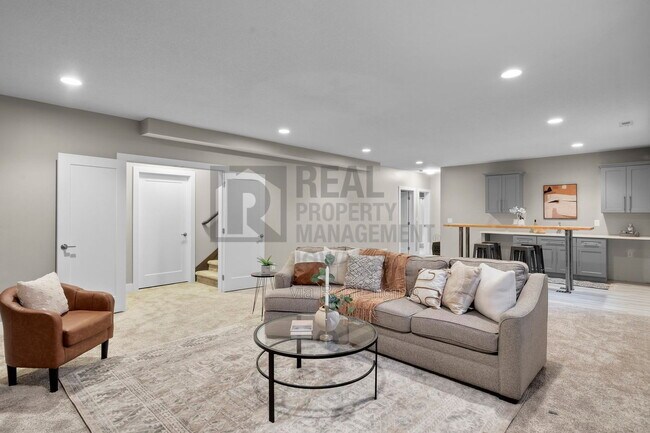 Building Photo - 16893 Madison Cir