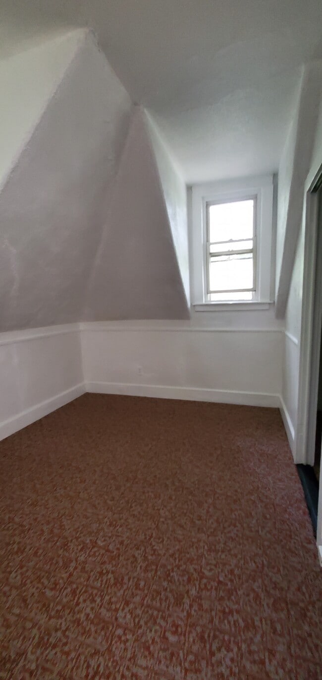 Building Photo - 493 Williams St