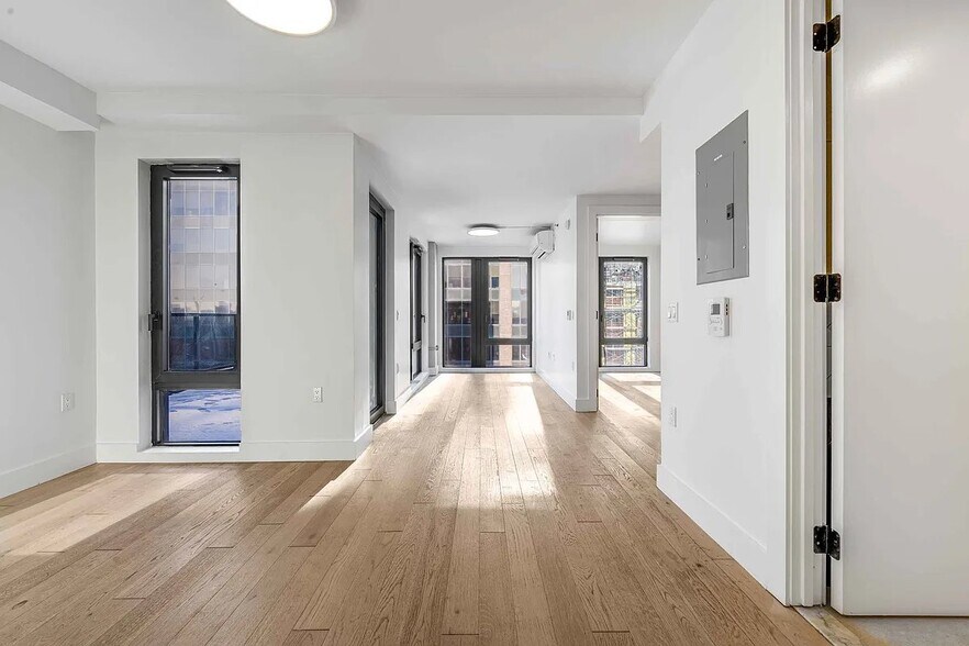 Building Photo - 60 W 125th St