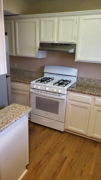Kitchen - 3 - 2388 Cove Rd