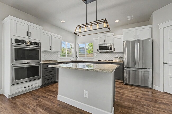 Building Photo - 5140 N Elmstone Ave