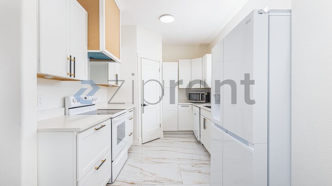 Building Photo - Unit