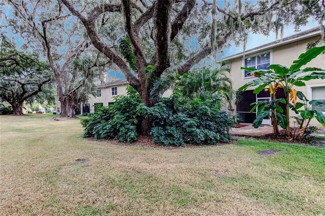 Building Photo - 1138 Hillhurst Dr