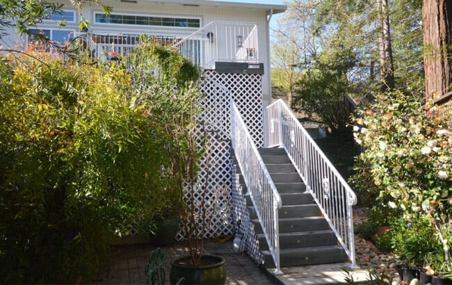 Building Photo - 90 Alta Loma Ct