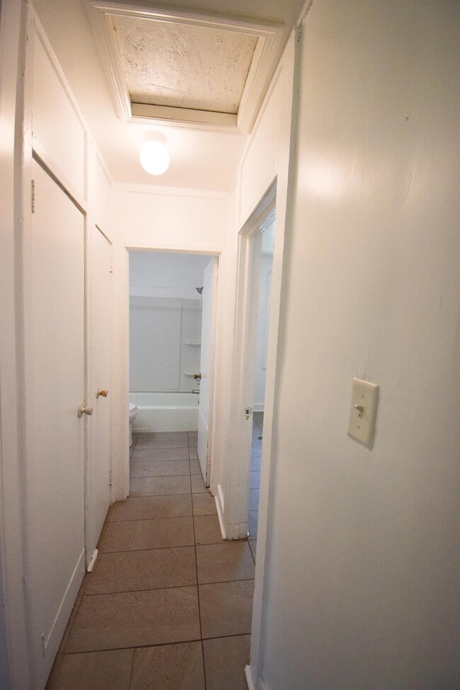 Building Photo - 2716 Sunrise St