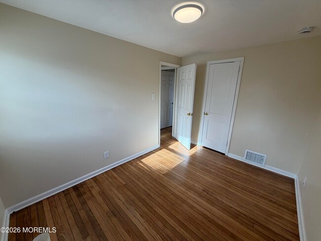 Building Photo - 2022 W Lake Ave